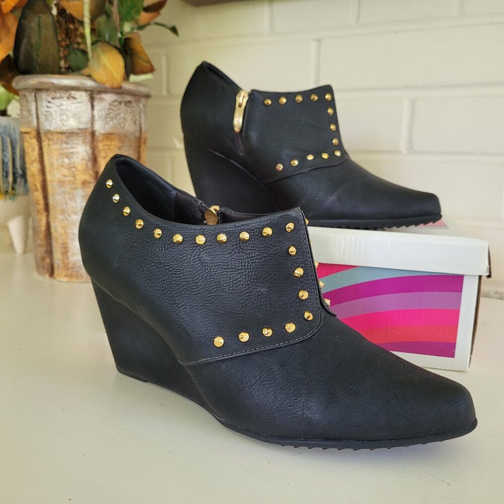 Piccadilly Black Studded Leather Booties EU 40/US 9